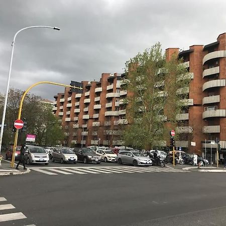 רומא 3 Fermate Dal Colosseo - Casa Vacanze Elena - 50 M Da Metro Garbatella מראה חיצוני תמונה