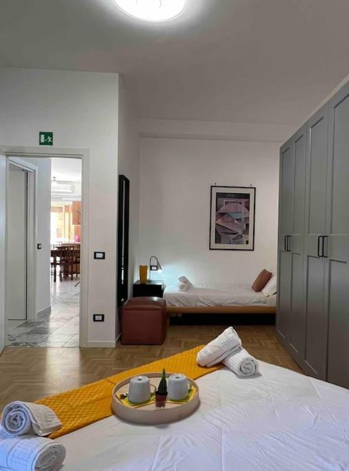 רומא 3 Fermate Dal Colosseo - Casa Vacanze Elena - 50 M Da Metro Garbatella מראה חיצוני תמונה
