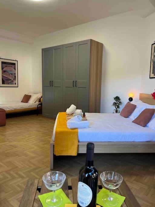 רומא 3 Fermate Dal Colosseo - Casa Vacanze Elena - 50 M Da Metro Garbatella מראה חיצוני תמונה