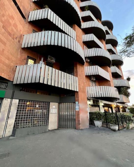 רומא 3 Fermate Dal Colosseo - Casa Vacanze Elena - 50 M Da Metro Garbatella מראה חיצוני תמונה