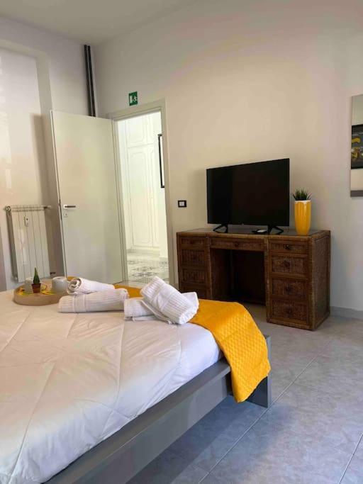 רומא 3 Fermate Dal Colosseo - Casa Vacanze Elena - 50 M Da Metro Garbatella מראה חיצוני תמונה