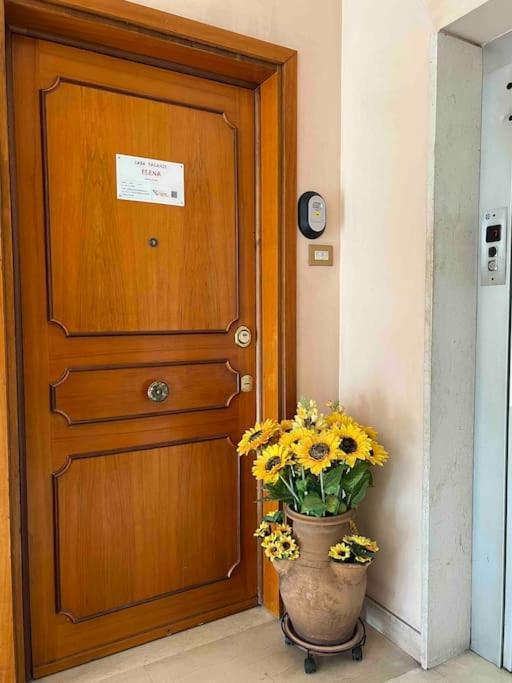 רומא 3 Fermate Dal Colosseo - Casa Vacanze Elena - 50 M Da Metro Garbatella מראה חיצוני תמונה