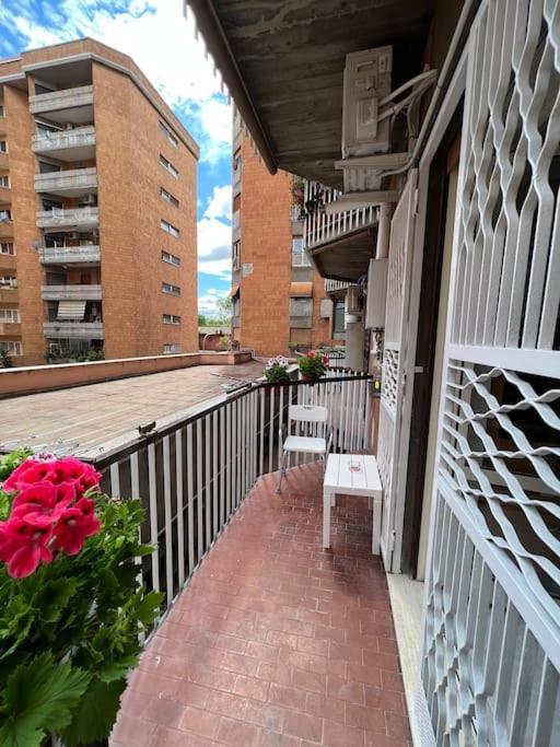 רומא 3 Fermate Dal Colosseo - Casa Vacanze Elena - 50 M Da Metro Garbatella מראה חיצוני תמונה