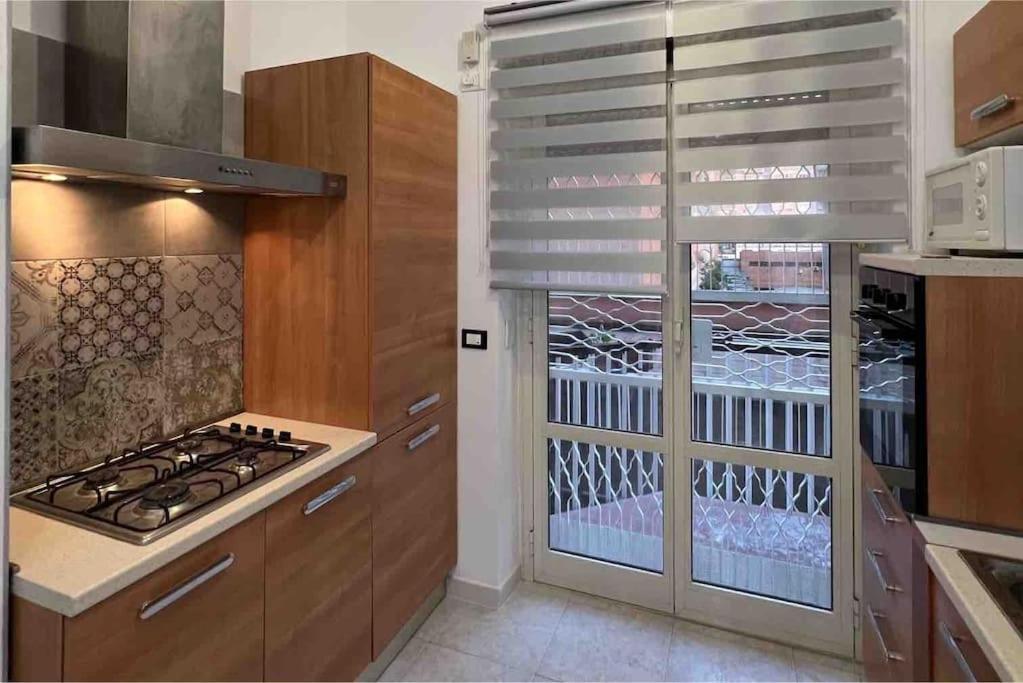רומא 3 Fermate Dal Colosseo - Casa Vacanze Elena - 50 M Da Metro Garbatella מראה חיצוני תמונה