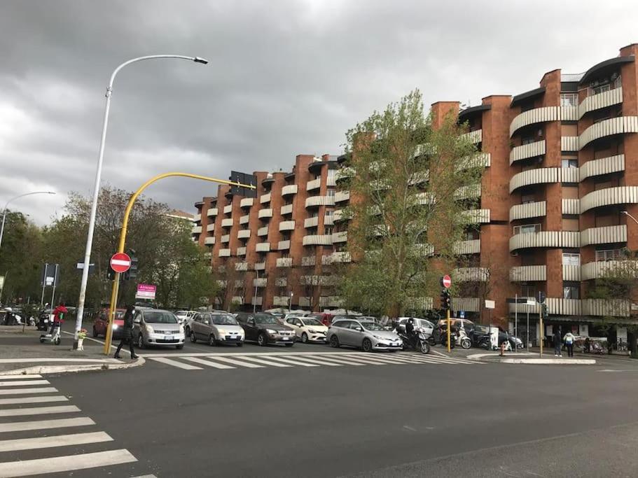 רומא 3 Fermate Dal Colosseo - Casa Vacanze Elena - 50 M Da Metro Garbatella מראה חיצוני תמונה