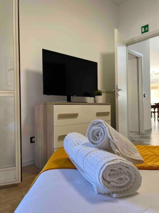 רומא 3 Fermate Dal Colosseo - Casa Vacanze Elena - 50 M Da Metro Garbatella מראה חיצוני תמונה