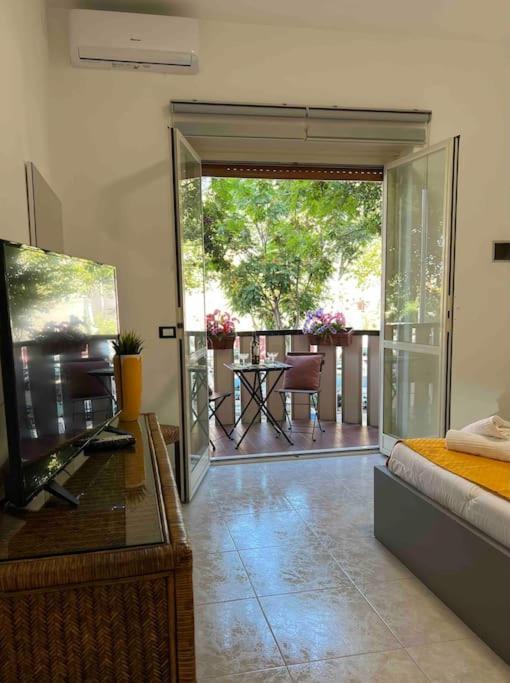 רומא 3 Fermate Dal Colosseo - Casa Vacanze Elena - 50 M Da Metro Garbatella מראה חיצוני תמונה