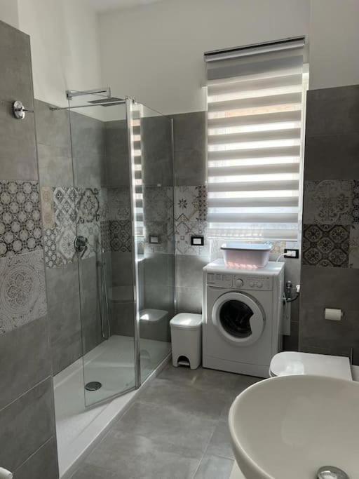 רומא 3 Fermate Dal Colosseo - Casa Vacanze Elena - 50 M Da Metro Garbatella מראה חיצוני תמונה